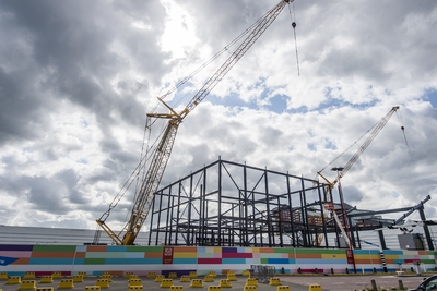 910460 Gezicht op de bouw van de bioscoop Kinepolis (Jaarbeursboulevard 300) te Utrecht.